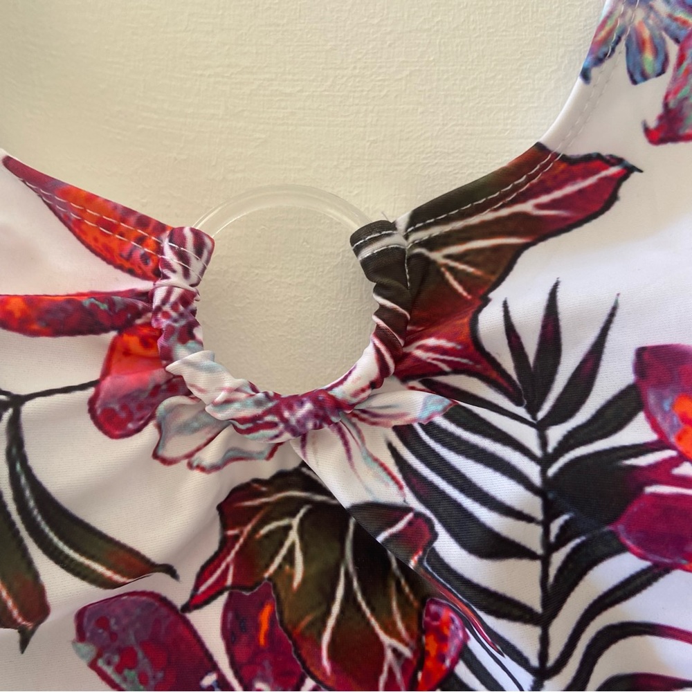 Floral and palm ranking beach top with O ring bust detail Size 2XL - Picture 2 of 11